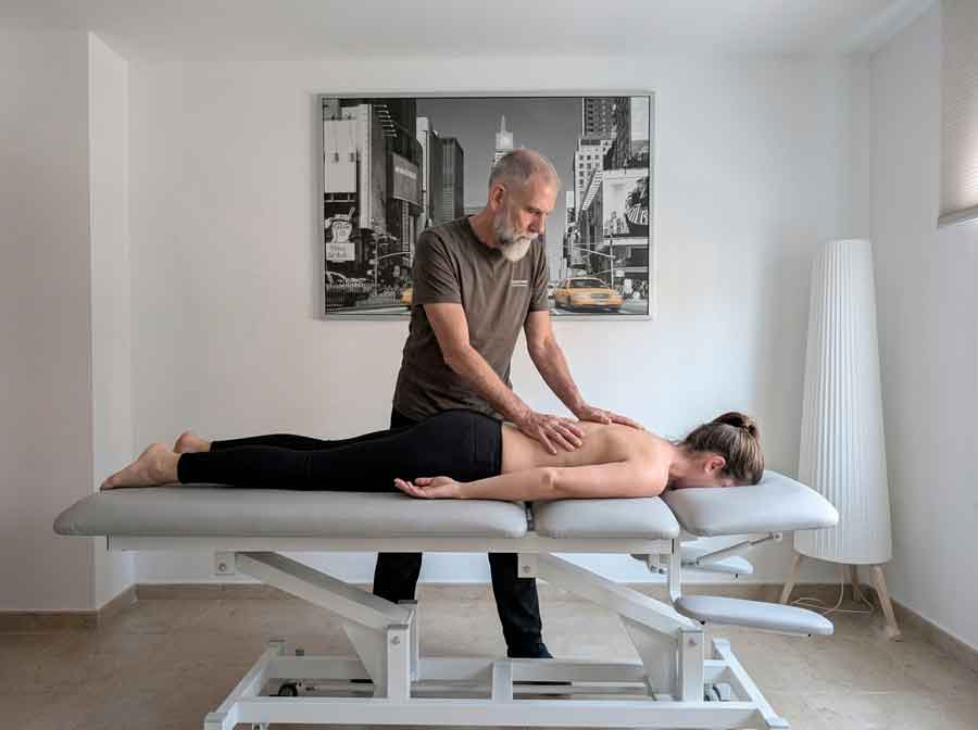 Elimina dolor lumbar y cervical con masaje terapéutico y osteopatía en quiromax bormujos sevilla